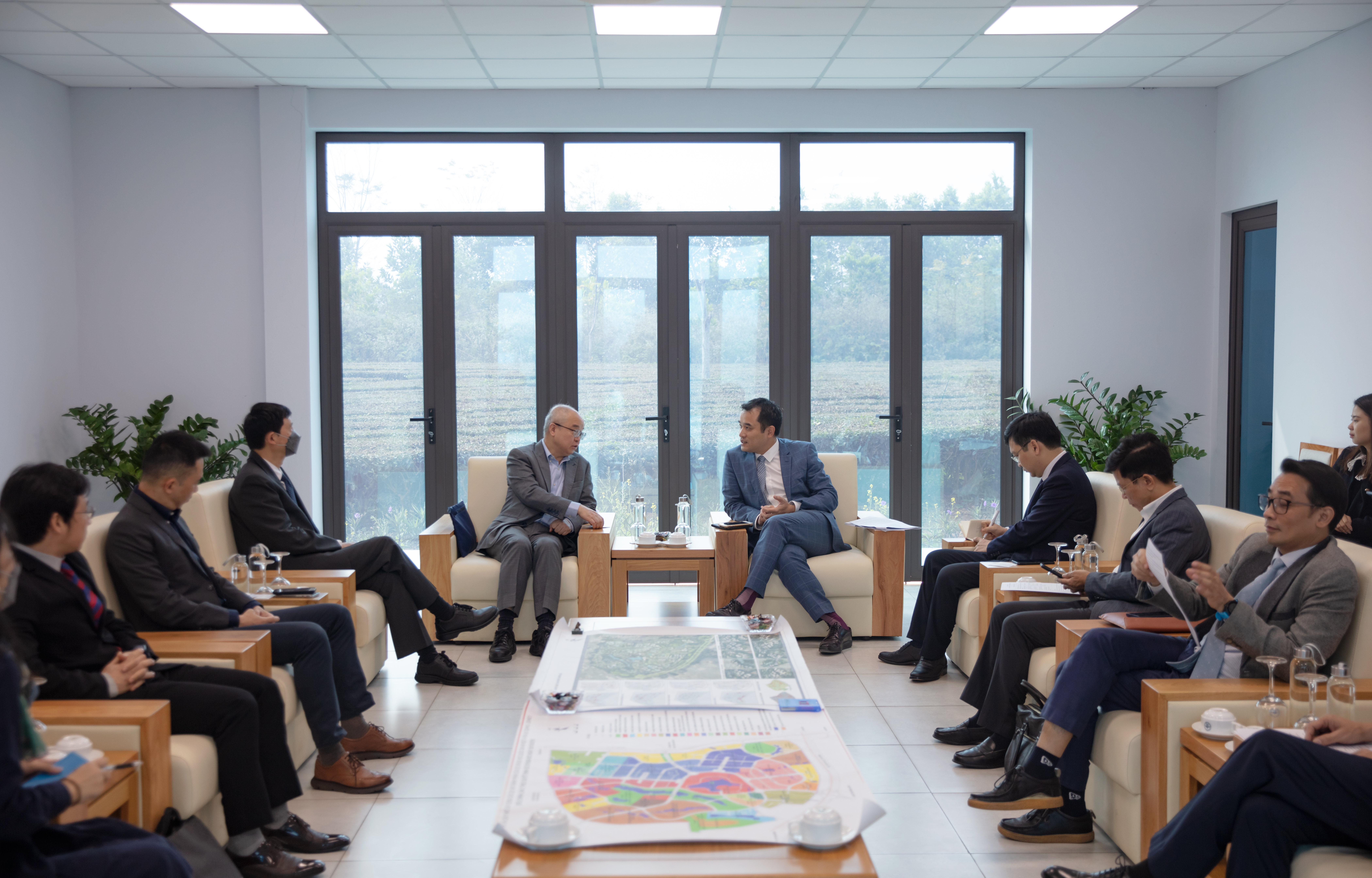HKUST Vice President for Institutional Advancement Prof. WANG Yang (forth right) visits Vietnam National University (Hanoi).