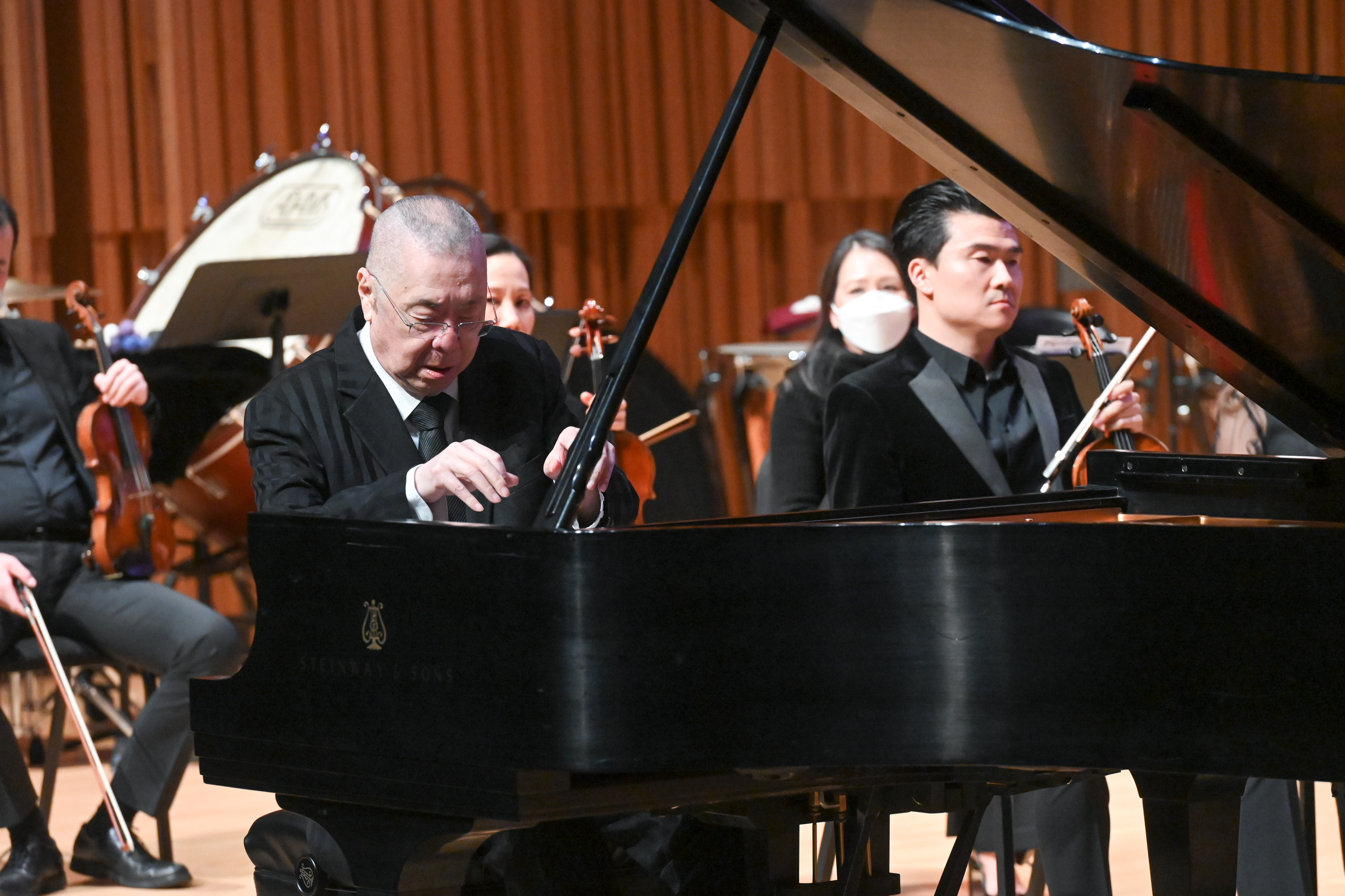 A surprise performance by the legendary Chinese piano maestro LIU Shikun, an internationally renowned Chinese piano maestro, brought a delightful end to the evening.