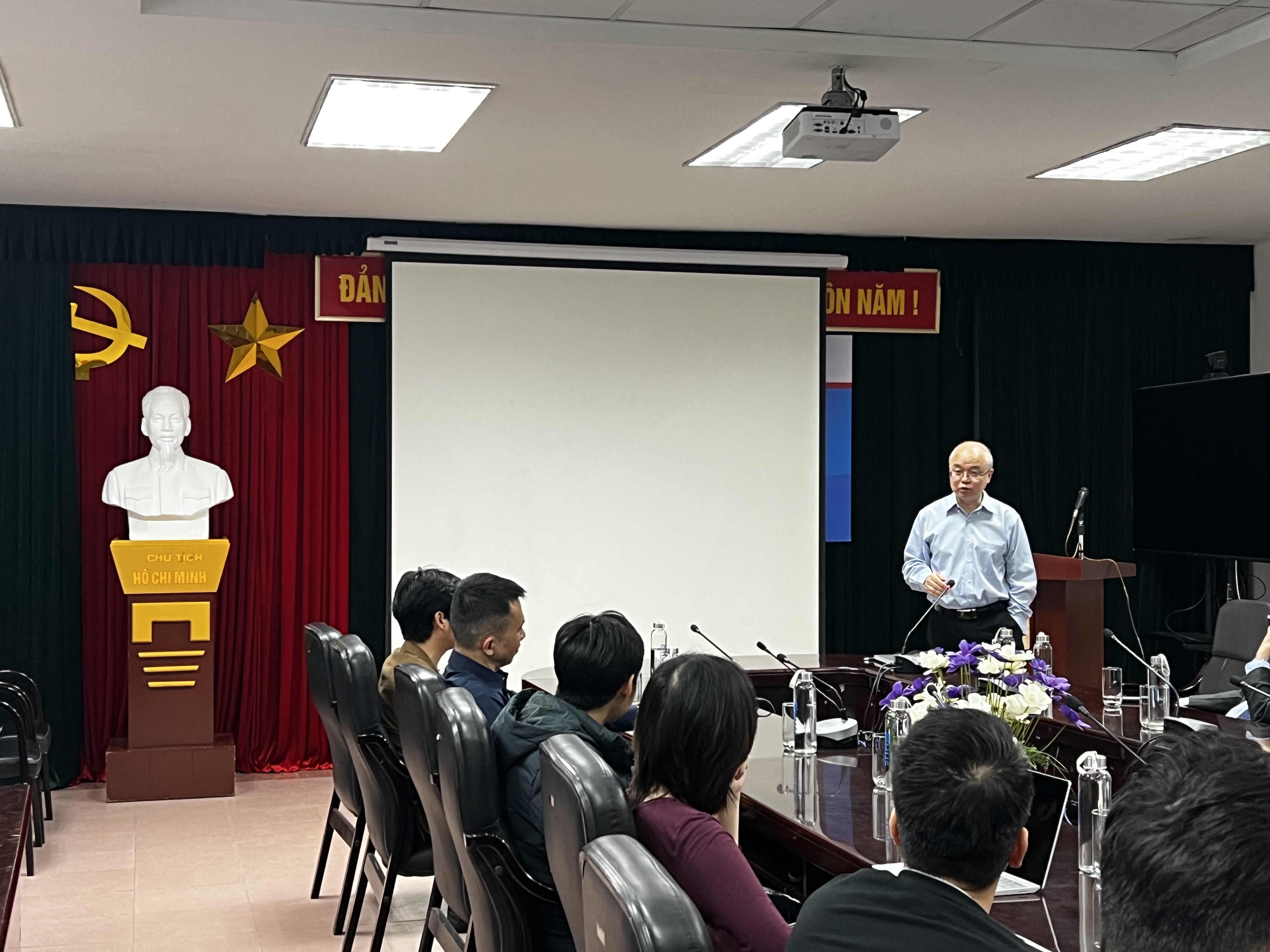 HKUST Vice President for Institutional Advancement Prof. WANG Yang visits Hanoi University of Science.