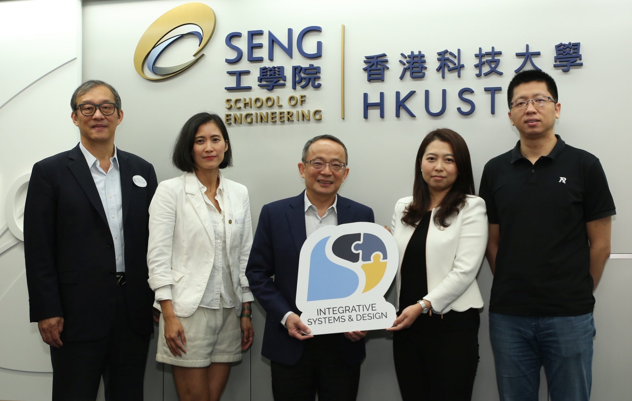  (左起）科大综合系统与设计学部署理主任吴景深教授、讲师梁淑慧博士；工学院院长郑光廷教授；大疆创新科技司库及企业战略总监张晓楠小姐、RoboMaster负责人高建荣先生。