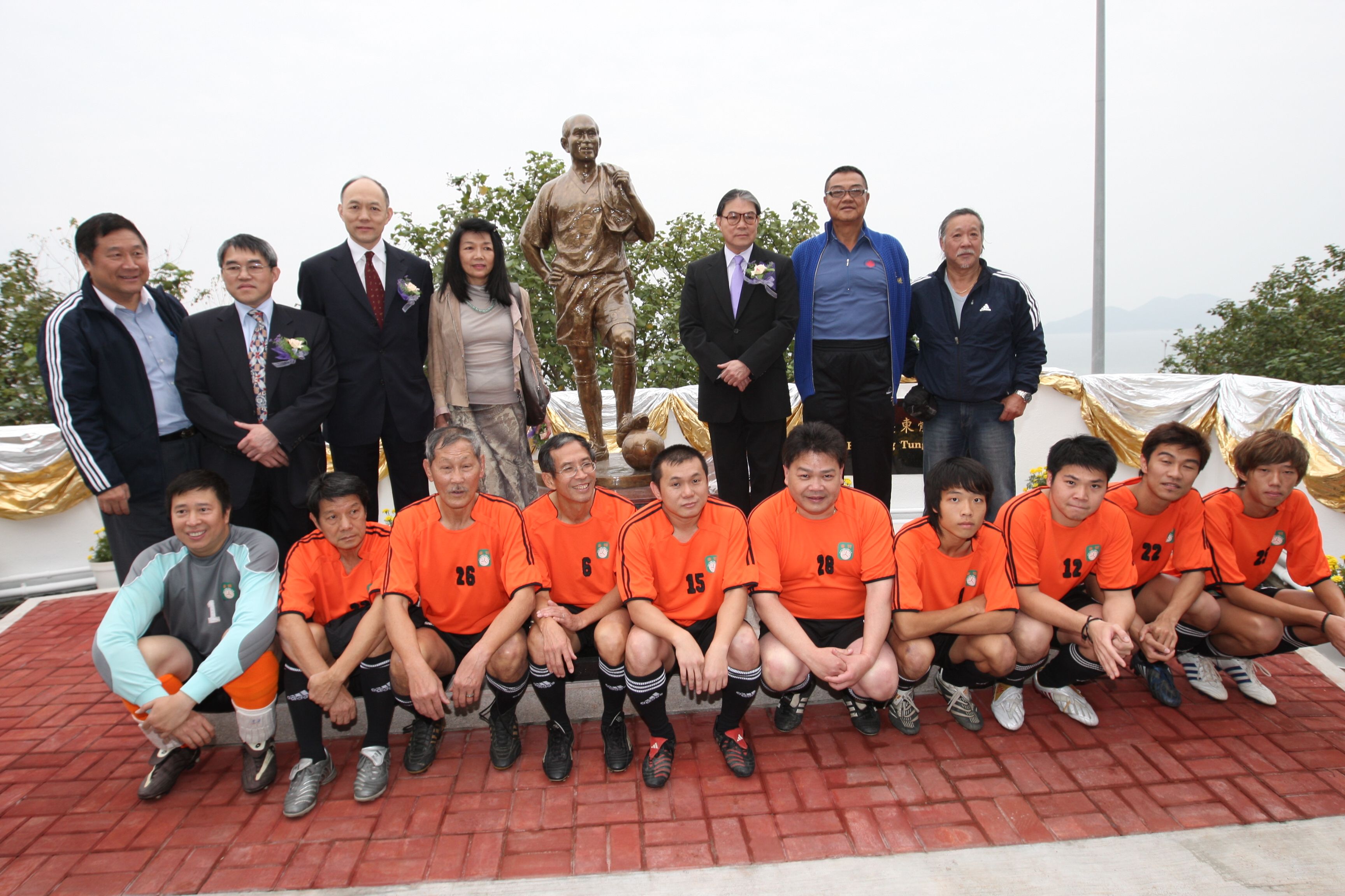 Members of the Fok family and their football team	
