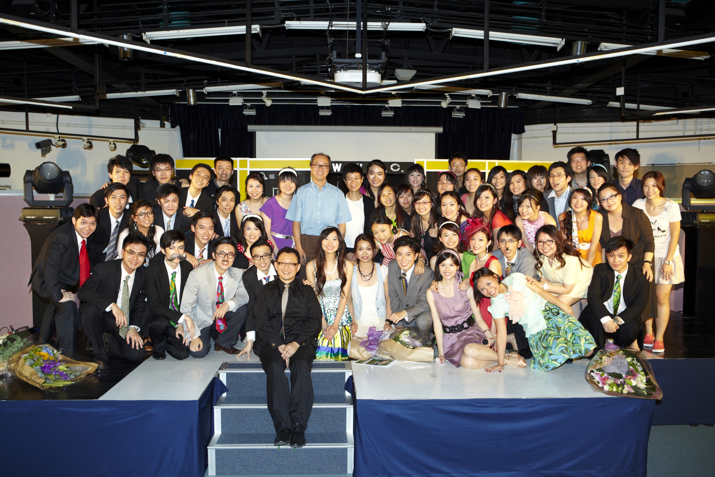 HKUST President Tony F Chan (back middle), Prof Oliver Lo (front middle) and the cast	
