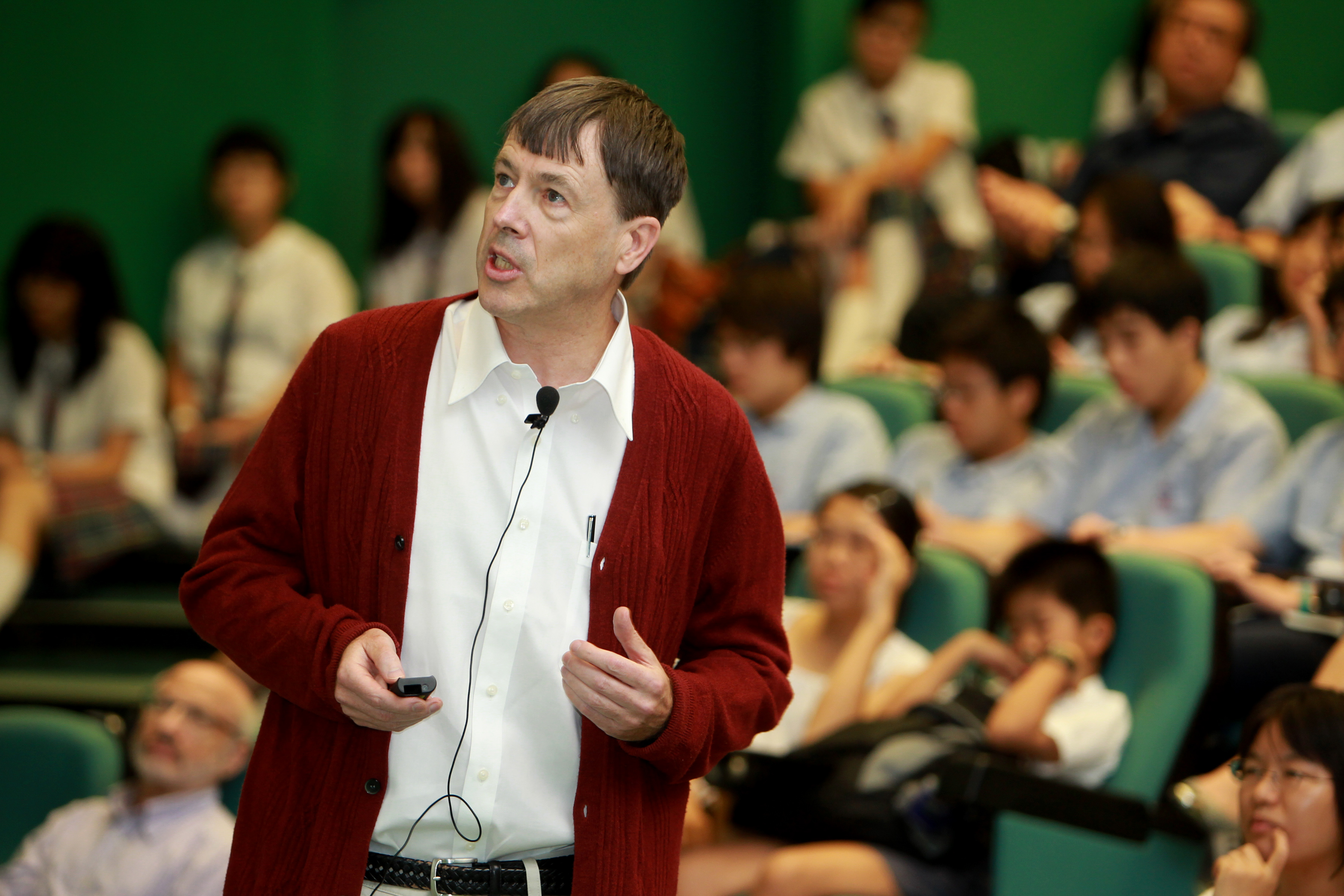 Prof Bourgain explaining his theories.	