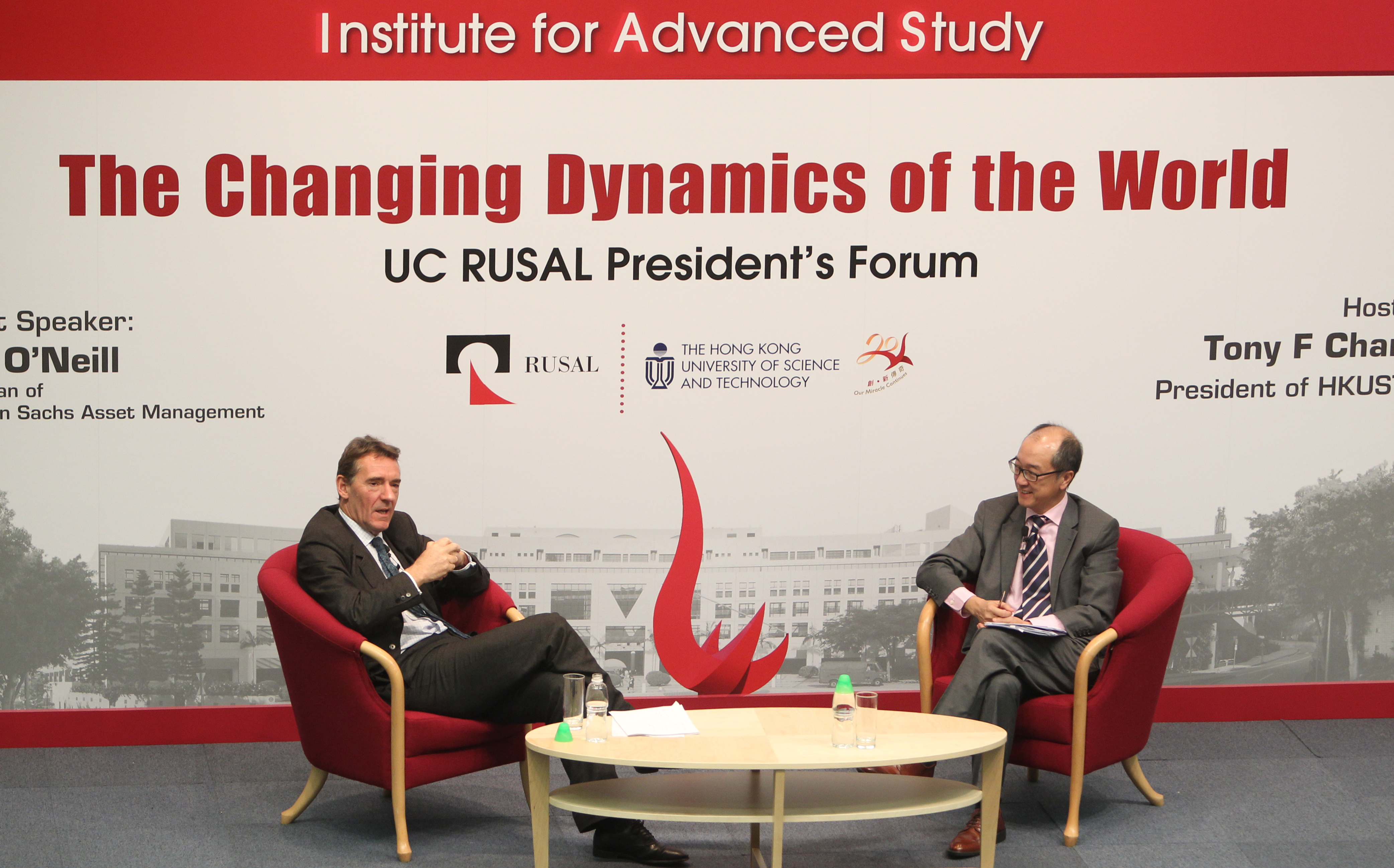 (Left) Dr. Jim O’Neill and Prof. Tony F Chan analyzing the changing dynamics of the world with an enthusiastic response