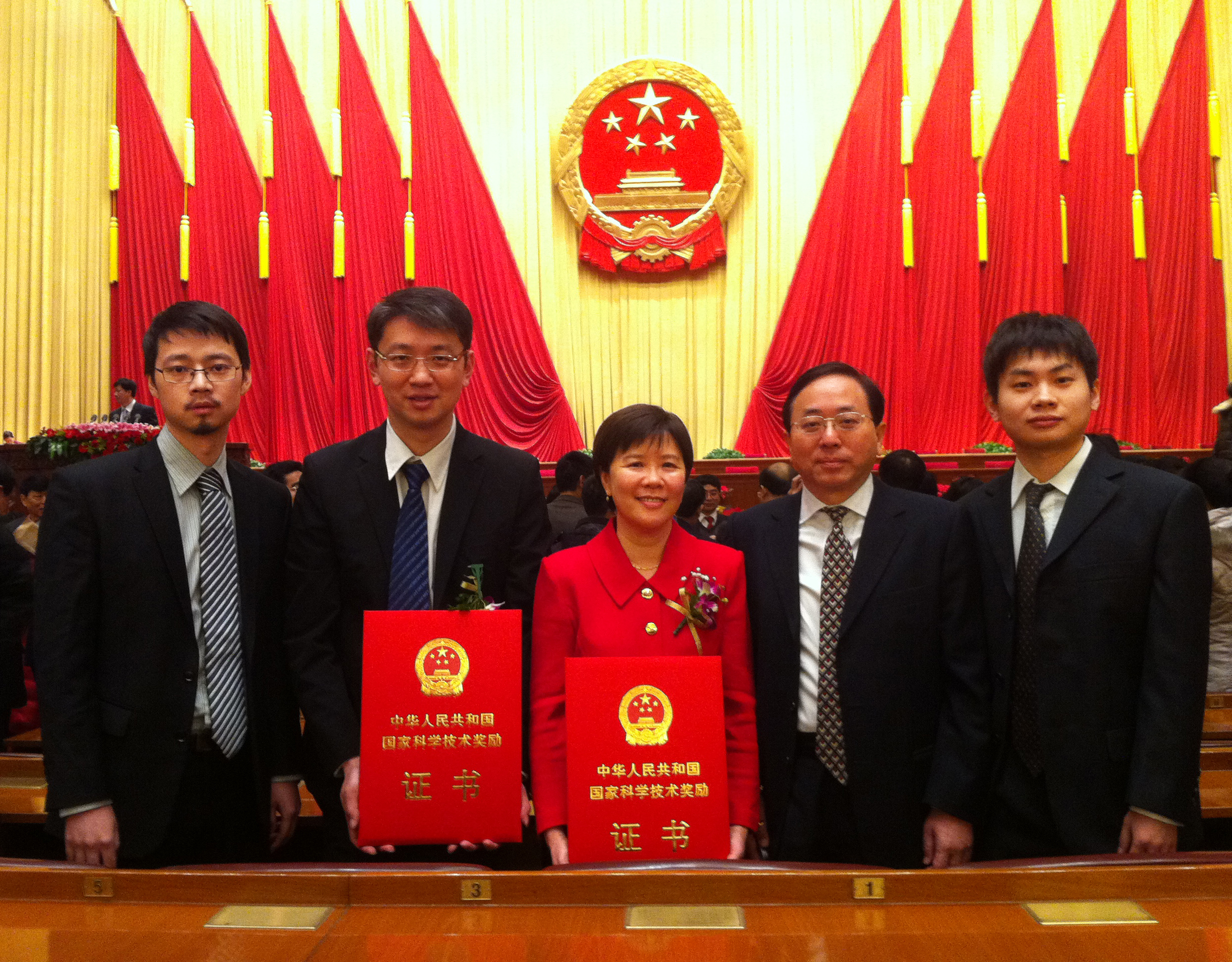 (From left), Dr Li Mo, Prof Yunhao Liu, Prof Nancy Ip, Prof Lionel Ni and Dr Zheng Yang.