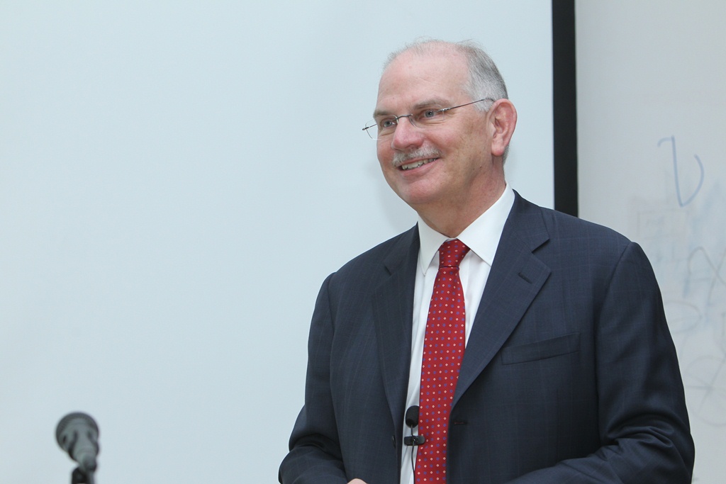  Prof Vincent Poor speaking at the distinguished lecture