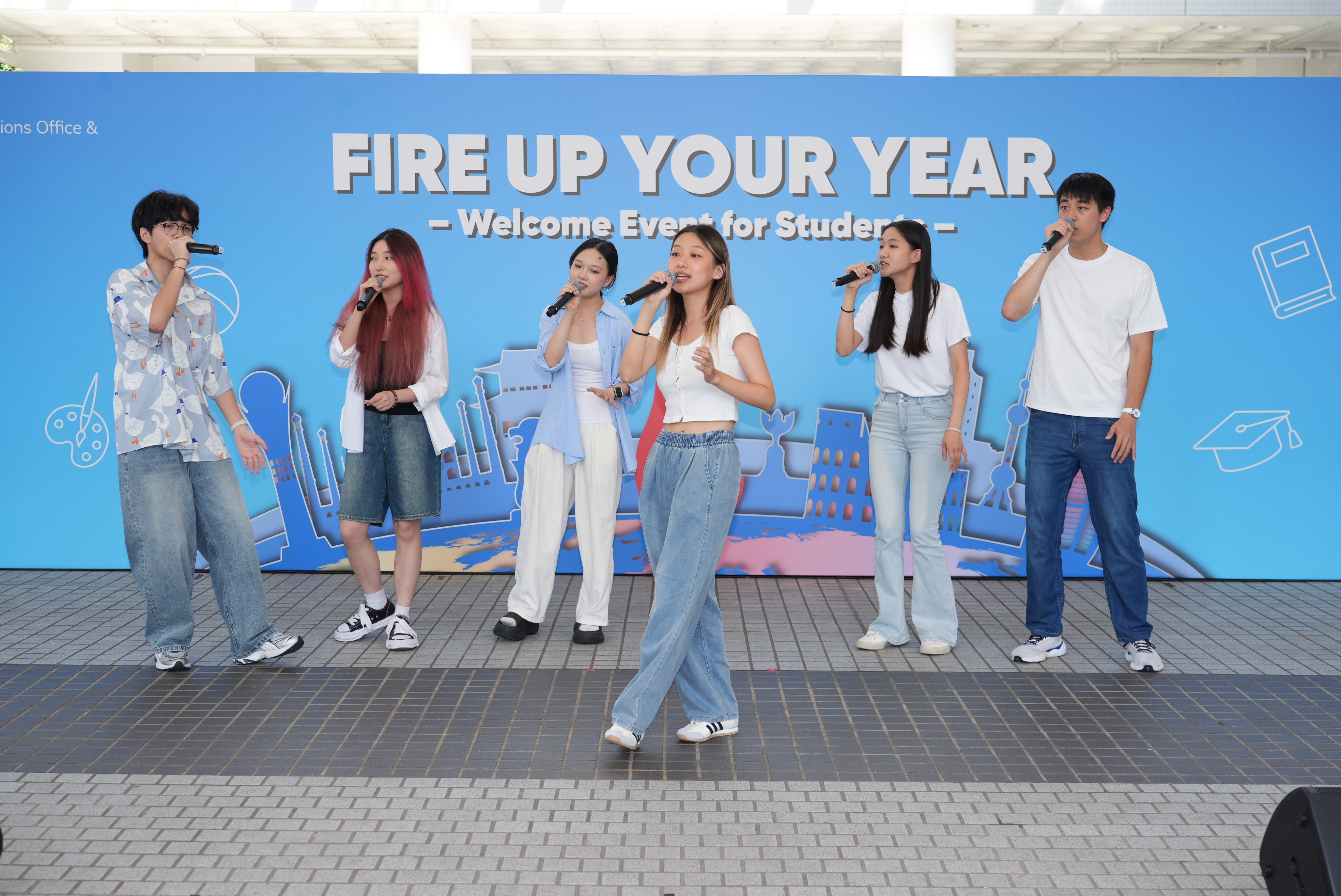 科大同学们在「Fire Up Your Year」中尽展才能，带来精彩的各项表演，包括无伴奏合唱和跳舞表演。
