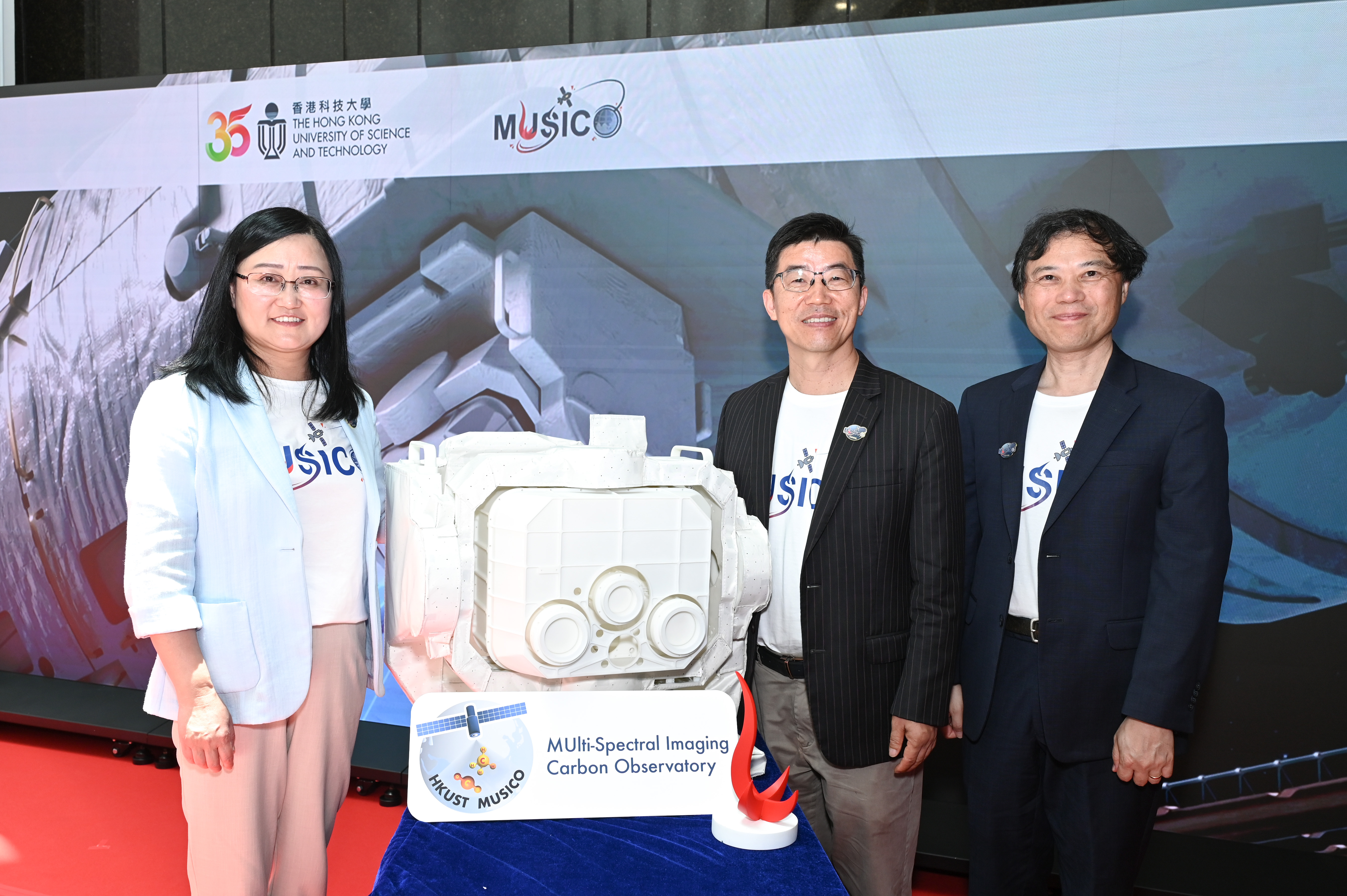 The team publicly unveils the payload “MUSICO”’s model for the first time. It is housed in a compact structure with a total weight of less than 80 kg. It is equipped with four optical sensors, including three dedicated gas detection lenses for CO₂, CH₄, and oxygen (O₂), and one additional lens for aerosol observation.