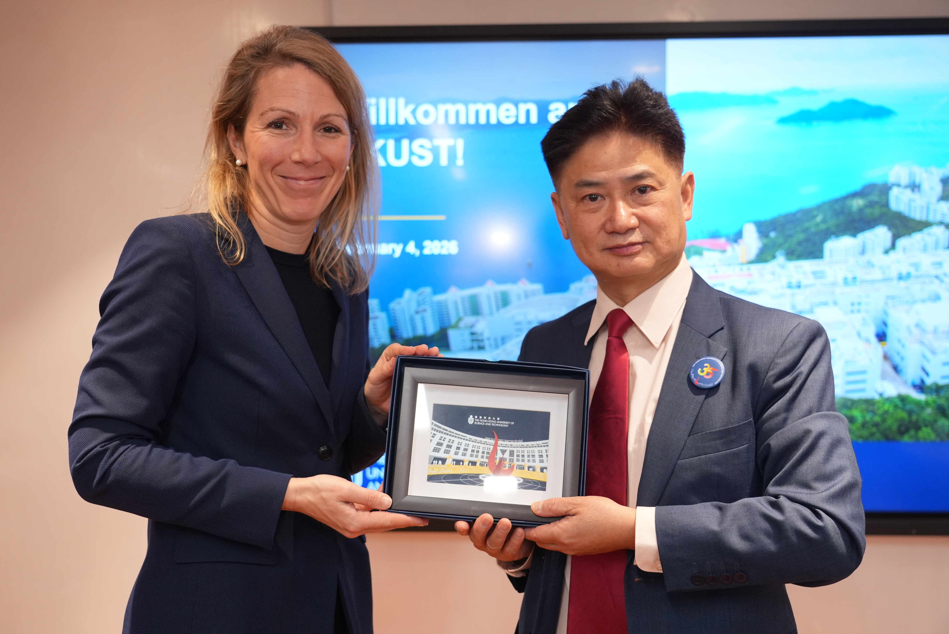 Vice-President for Institutional Advancement Prof. Charles NG (right) presents a souvenir to Consul General of Germany in Hong Kong Dr. Annika BOLTEN-DRUTSCHMANN (left).