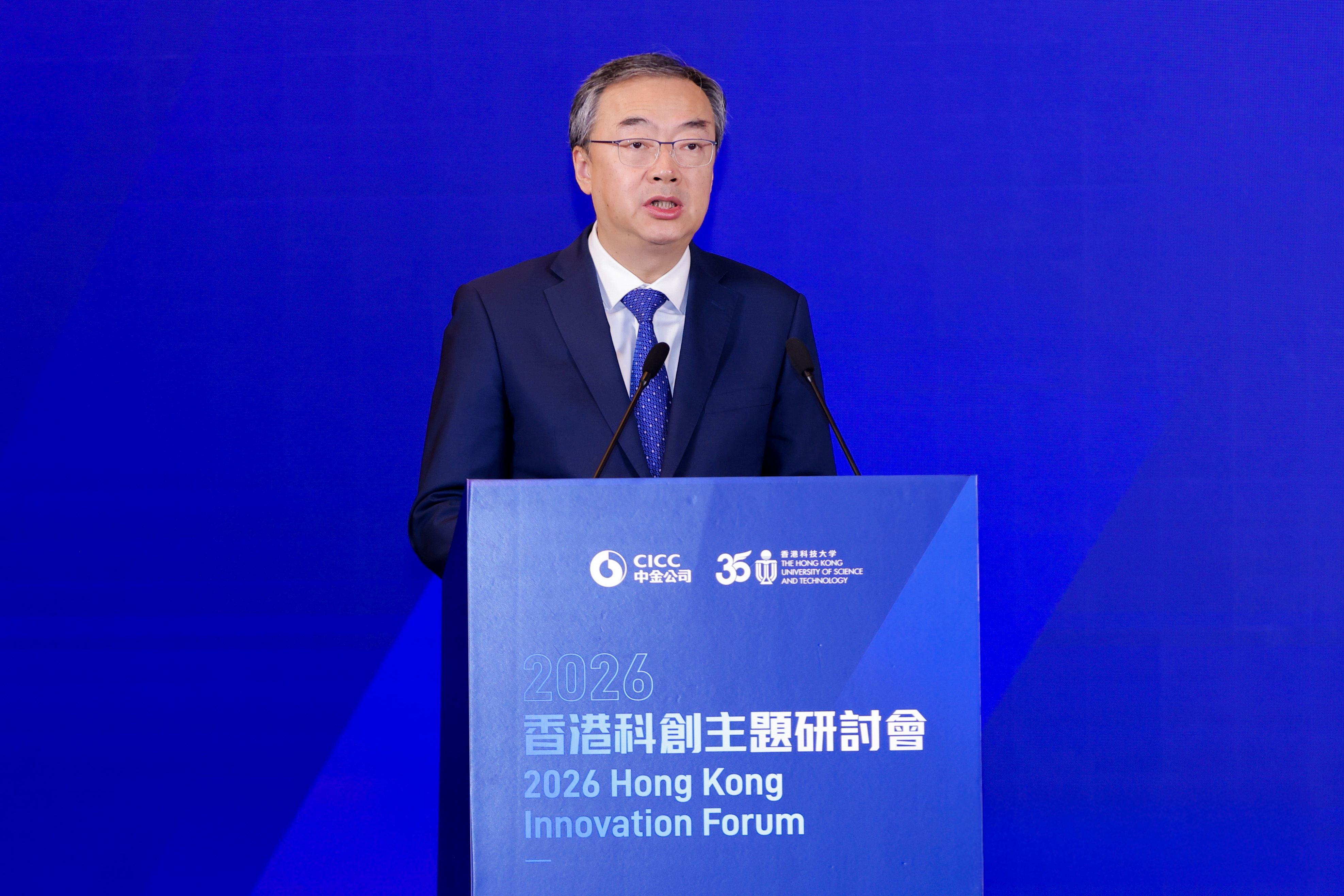 中金公司董事长陈亮先生表示，中金公司将继续依托「投资+投行+研究」的综合服务模式，以「中金点睛」数字化投研平台等工具持续推动人工智能技术与投研深度融合，加强与香港高校、科研机构及科技园区合作。 