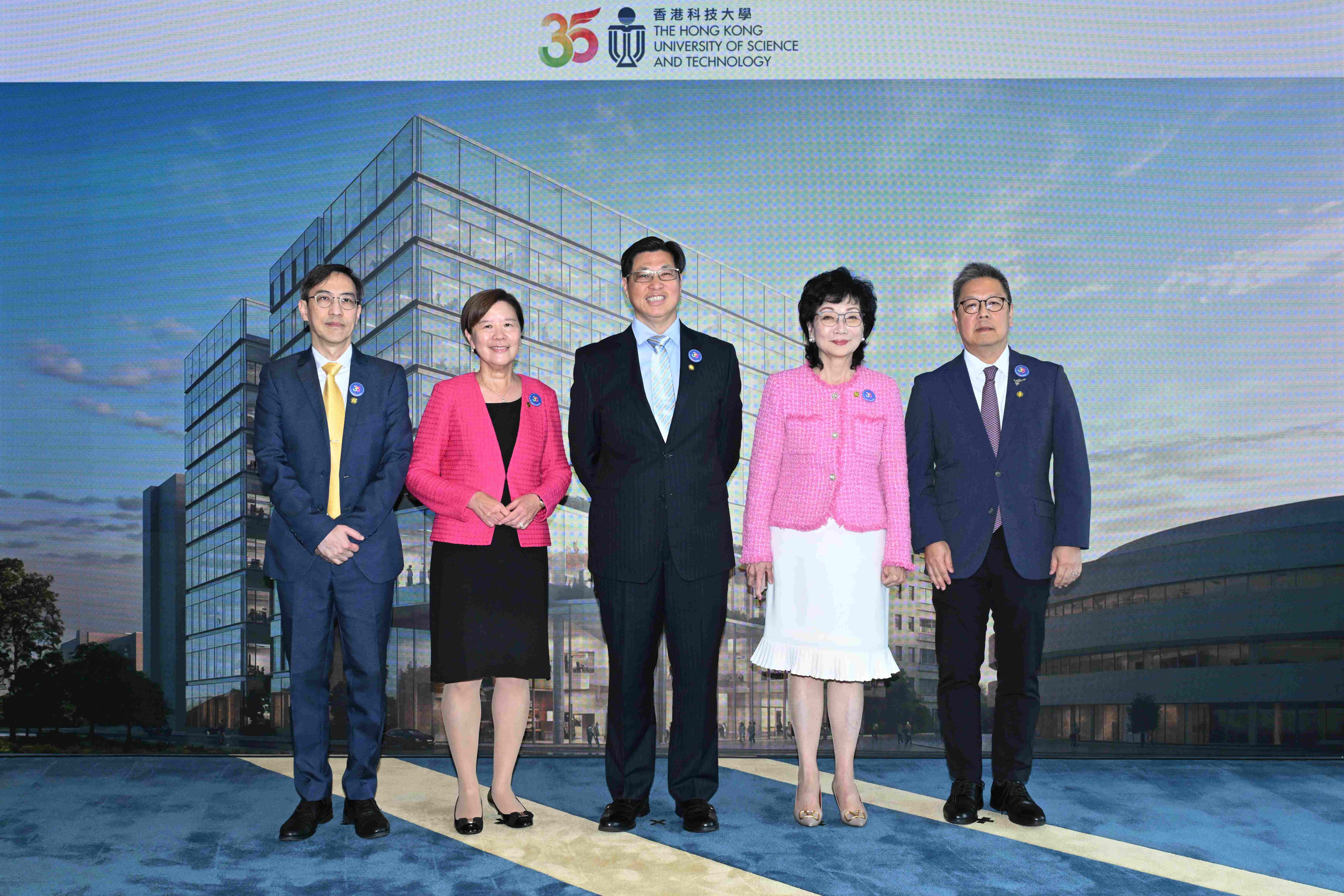 HKUST announced the appointment of internationally renowned physician-scientist Prof. LI King-Chuen as the Founding Dean of its School of Medicine.  Prof. Nancy IP, President of HKUST (second left); Ms. Edith SHIH, Vice-Chairperson of the University Council and Chair of the Search Committee (second right); Prof. Li King-Chuen (center); Prof. Hong-Kam LO, Dean of Engineering (first right); and Prof. Yung-Hou WONG, Dean of Science (first left) met with the media.