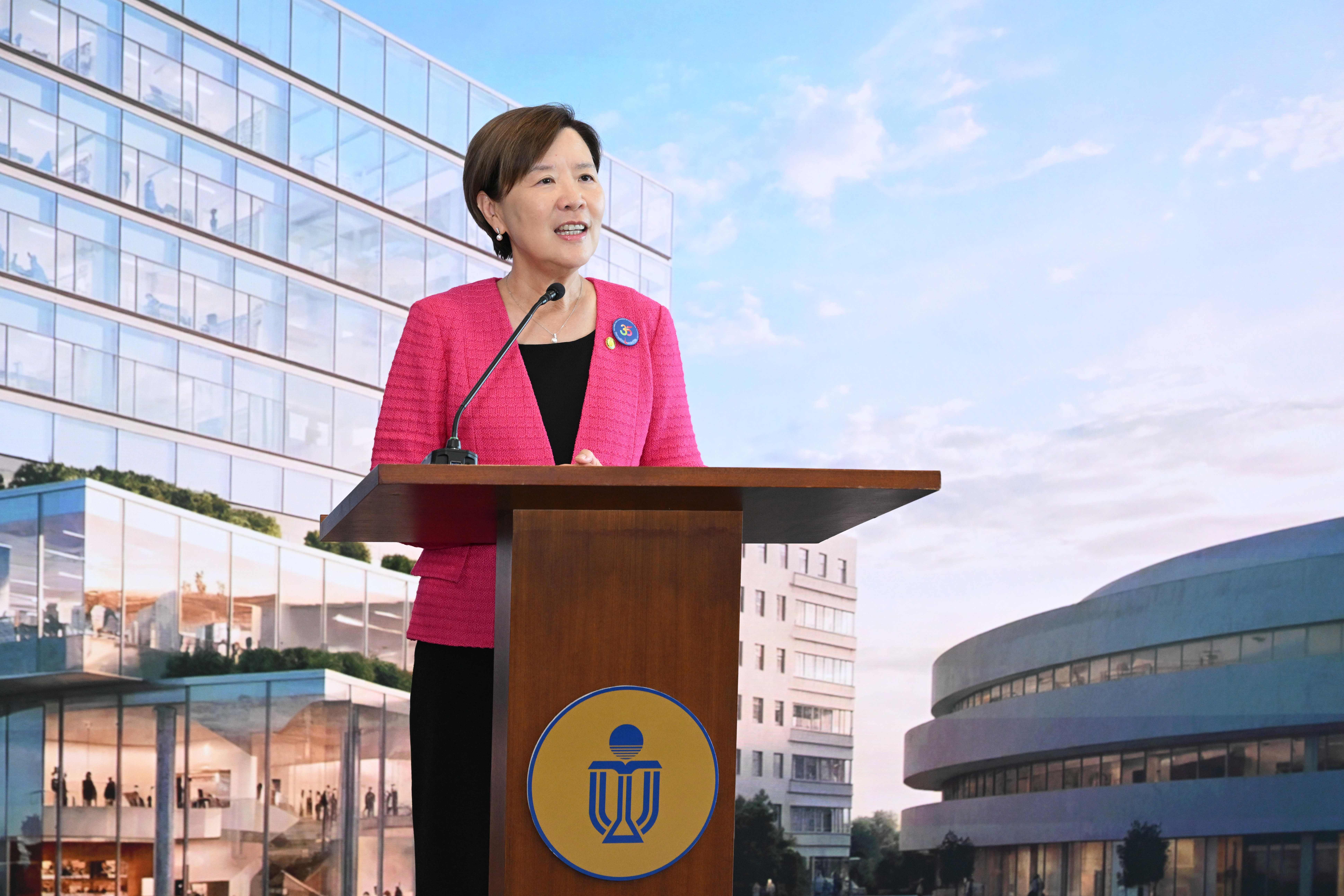 Prof. Nancy IP, President of HKUST warmly welcomes Prof. Li to the University and looks forward to his leadership in the establishment of the HKUST School of Medicine, as well as in shaping a new generation of medical professionals and advancing innovation in healthcare. 