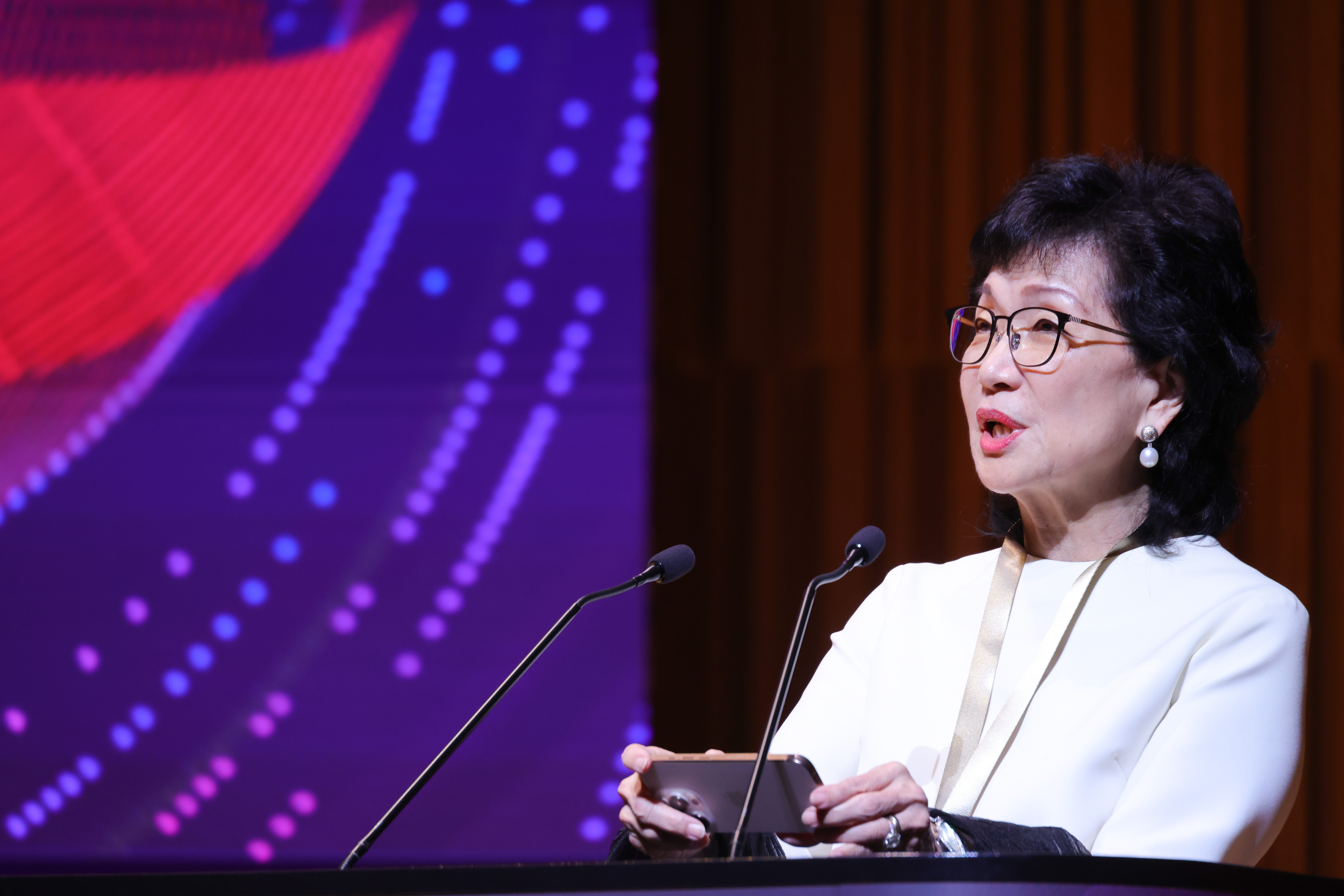 Welcoming the international delegation on behalf of the co-organizers, Ms. Edith SHIH, Vice-Chairperson of HKUST Council and Board Member of FWE, expressed delight at the collaboration.