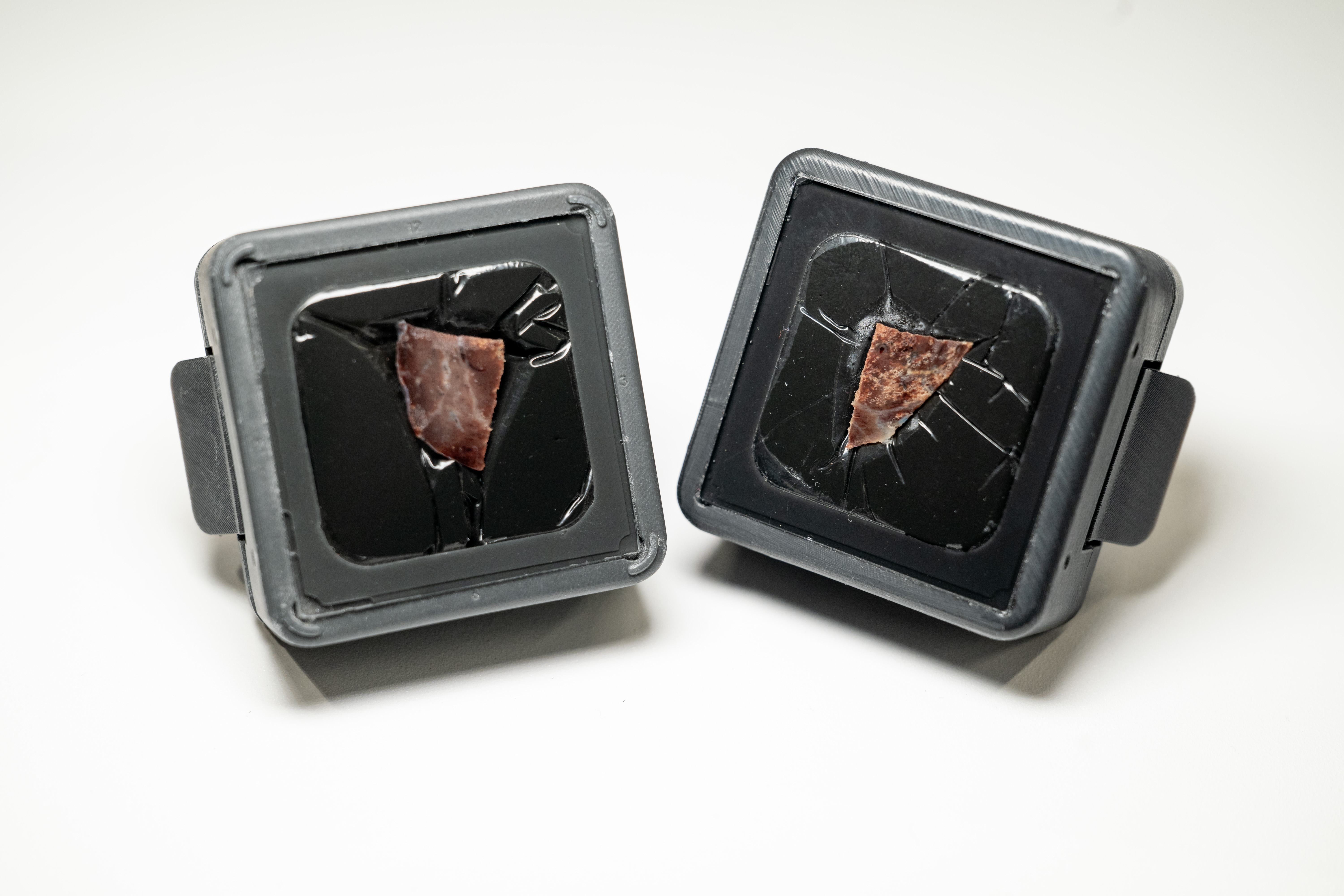 The current sample holder has an area of approximately 9 cm² (3 cm × 3 cm). In the future, the team plans to develop a new model that enables the scanning of larger samples to acquire data from a greater volume of tissue.