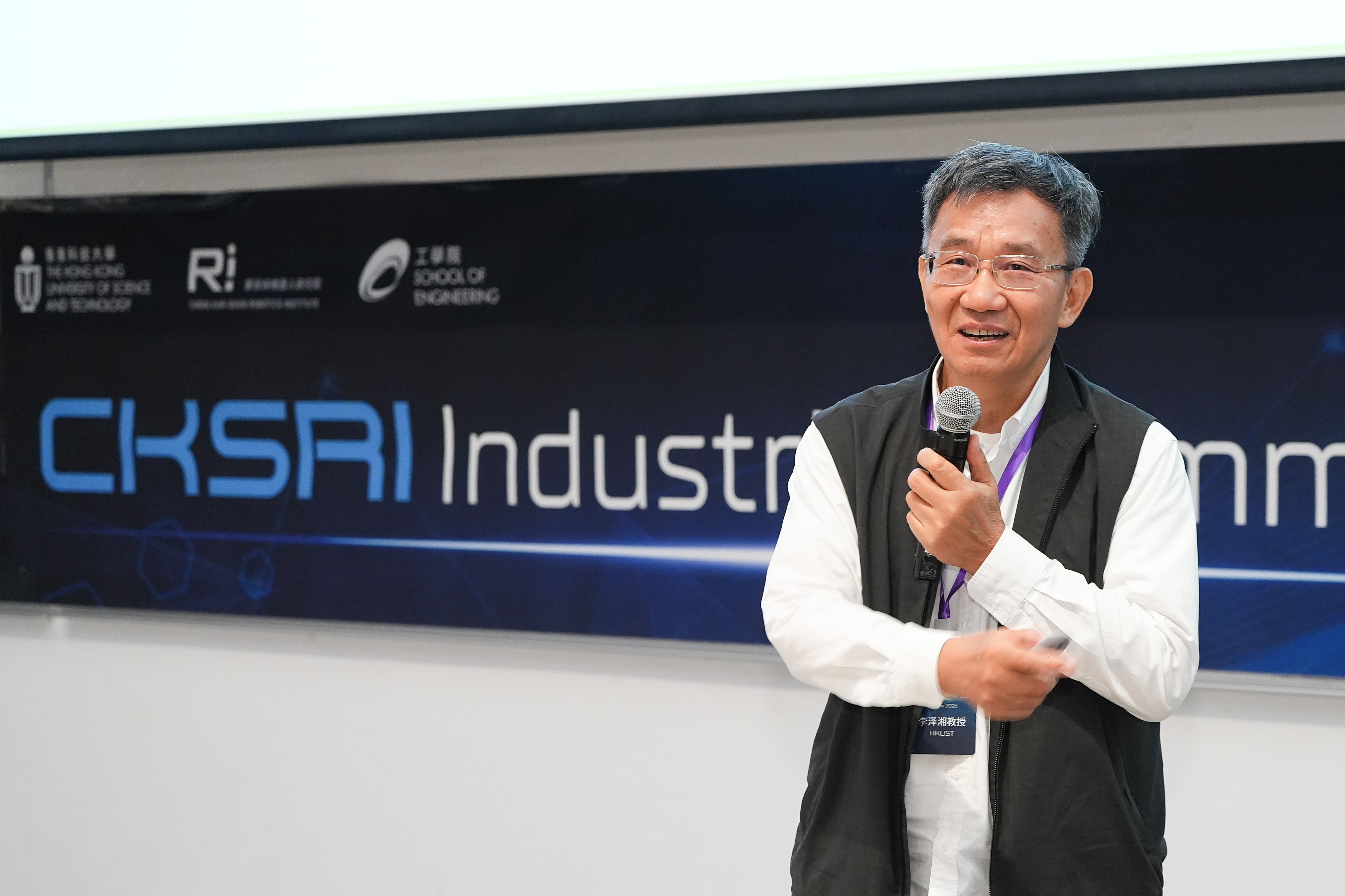 Prof. LI Zexiang, Professor of the Department of Electronic and Computer Engineering and Colin Lam Ko Yin Professorship at HKUST shared his insights on the latest developments and practical applications of robotics and AI.