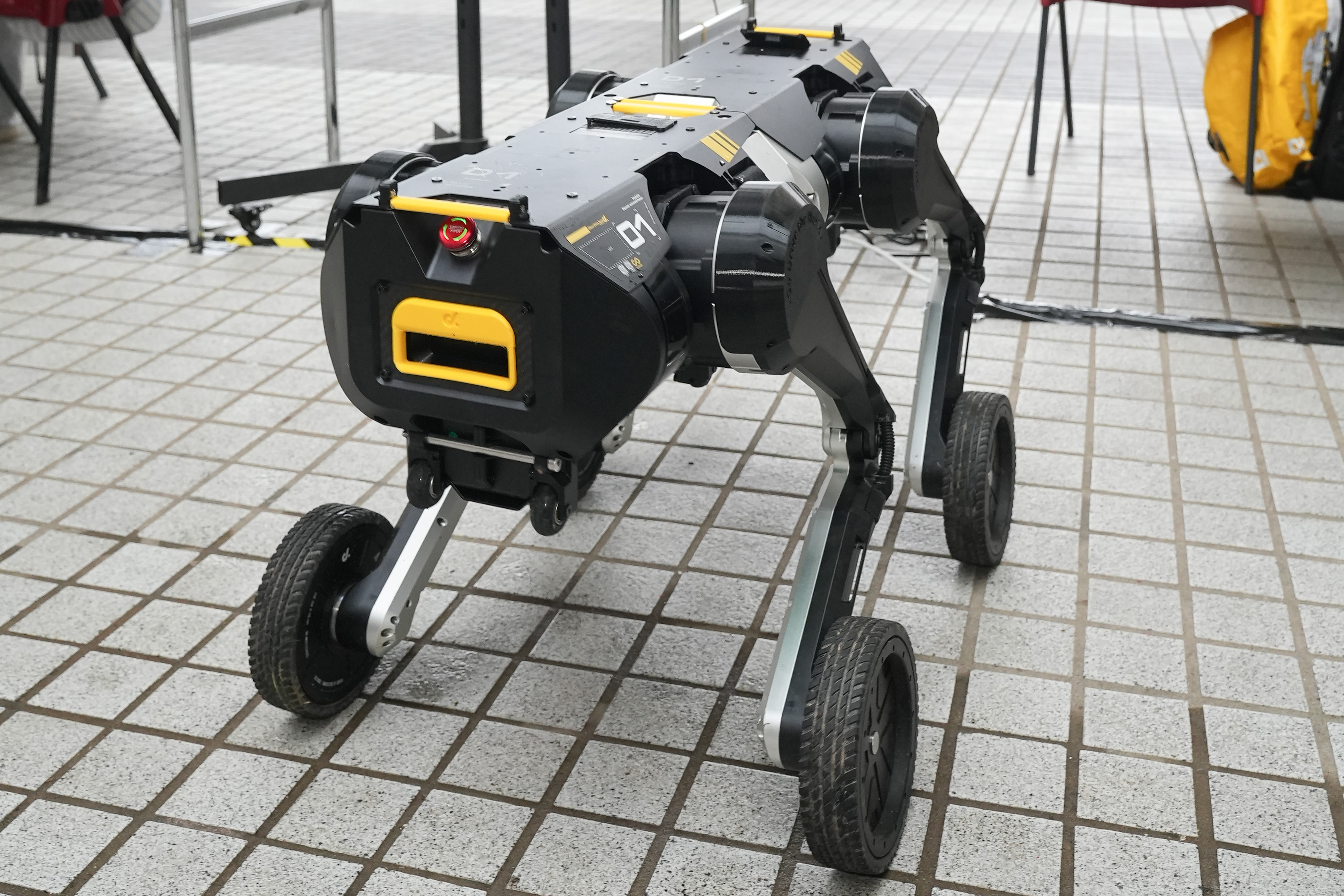 The exhibition also features innovations from Direct Drive Technology, which develops the world’s first fully modular embodied intelligent robot. Its robots are capable of automatic assembly and disassembly, allowing flexible configuration to meet different needs, including cleaning, patrol, and industrial applications.